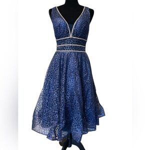Elegant Blue Prom Dress with Flowing Silhouette